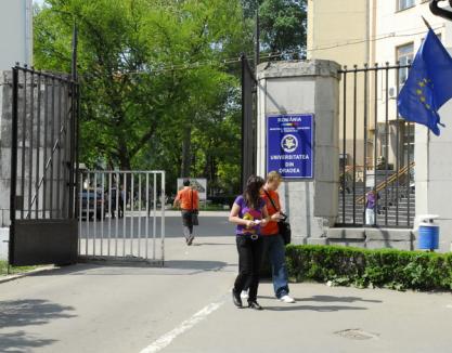 Alţi trei Doctor Honoris Causa la Universitatea Oradea 